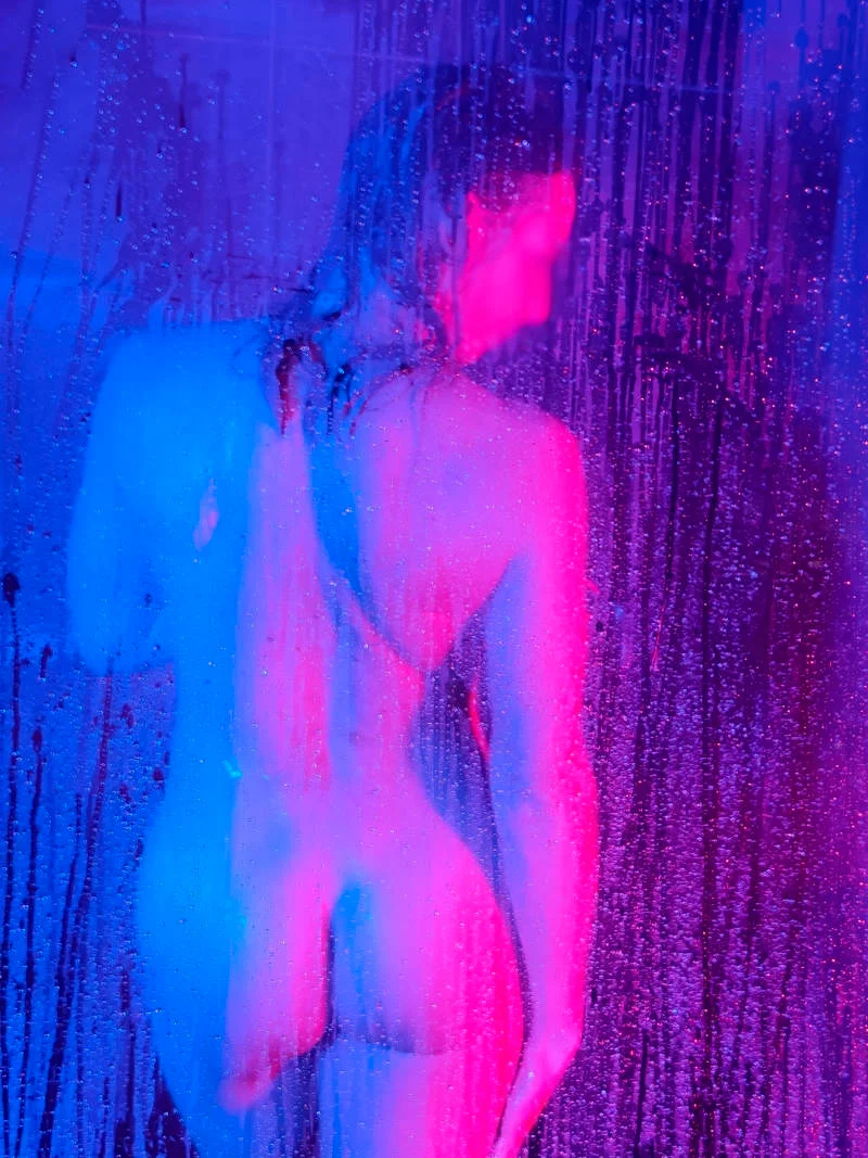 Photo 10 de la série Sous la douche