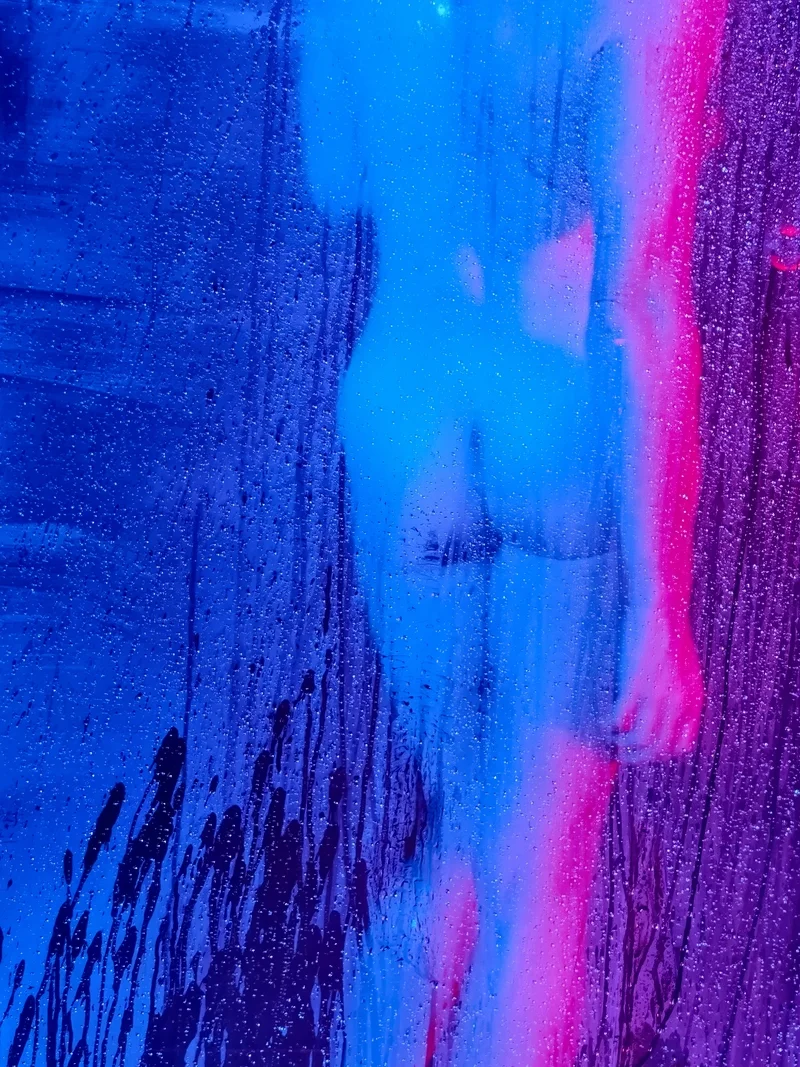 Photo 12 de la série Sous la douche